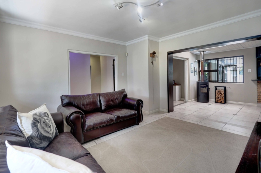 4 Bedroom Property for Sale in Loevenstein Western Cape